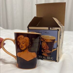 Vintage 14 oz. Marilyn Monroe Brown Mug